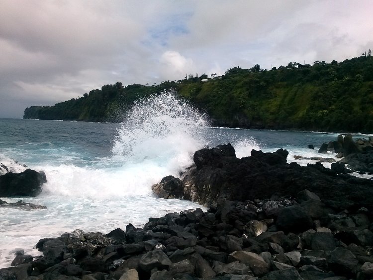 Wave at Laupahoehoe